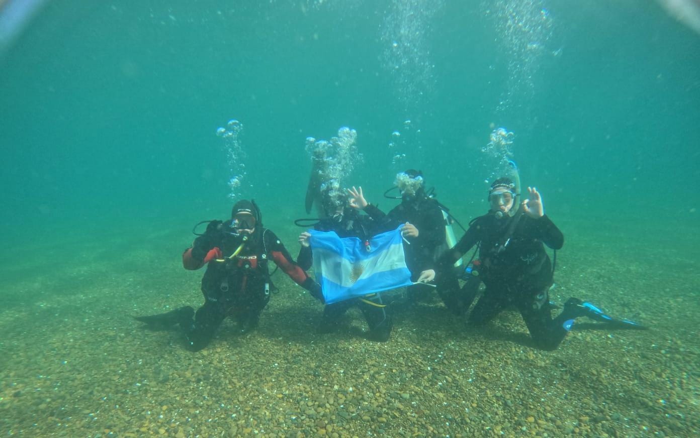 Descubrí el buceo en los bosques submarinos de Camarones